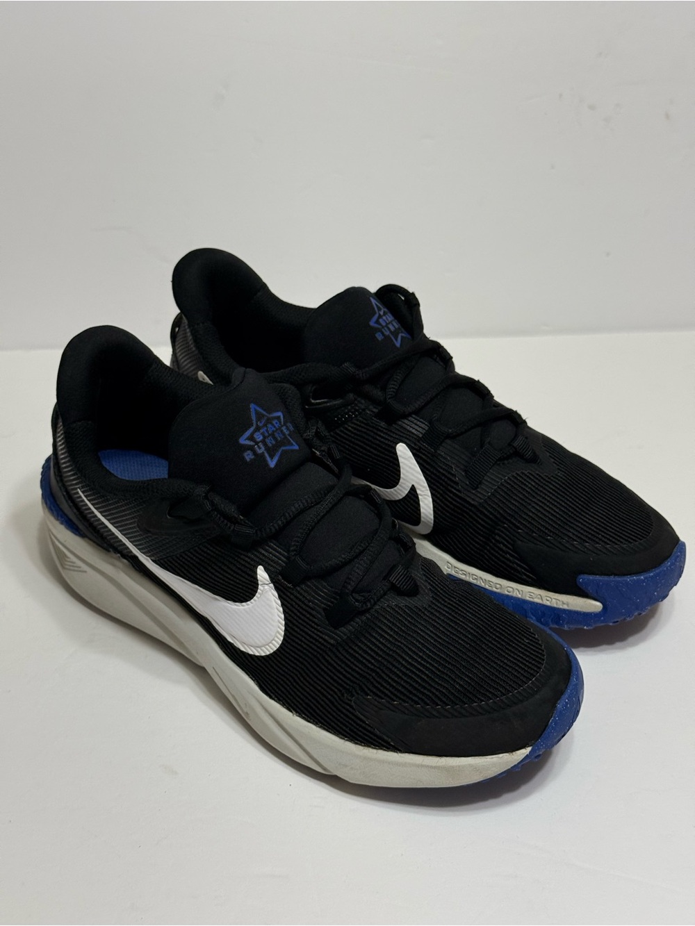 Nike Black and Blue Star Running Shoes Sz 6.5Y Athletic Sneakers